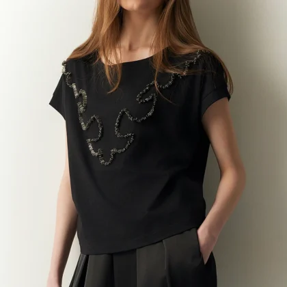 Camiseta negra con abalorios BSB