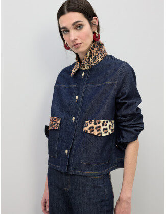 Cazadora denim detalles animal Lola Casedemunt