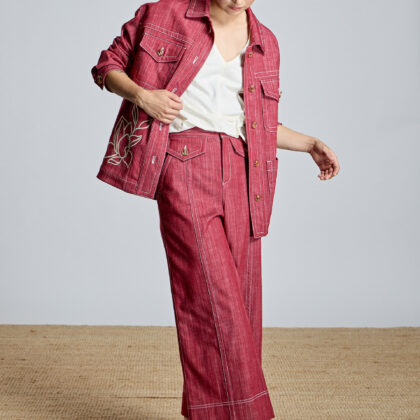 Conjunto Cazadora denim granate y pantalón ALBA CONDE