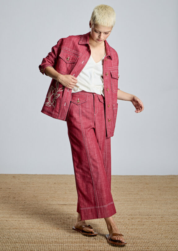 Conjunto Cazadora denim granate y pantalón ALBA CONDE