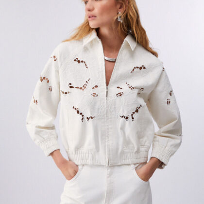 Chaqueta con bordados calados LIUJO