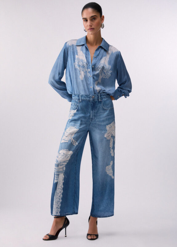 Pantalón acampanado con estampado digital LIUJO