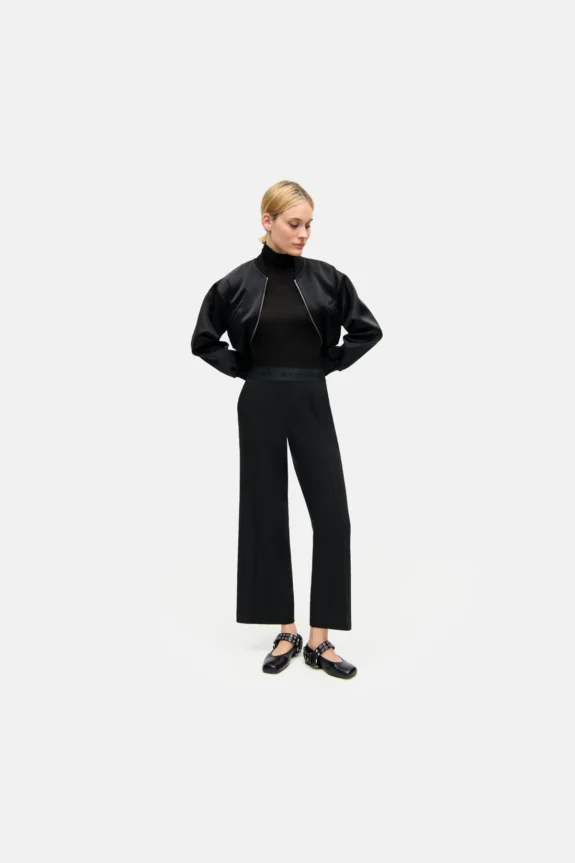 Pantalón cropped negro elastico