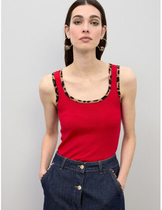 Top rojo con ribete animal Lola Casademunt