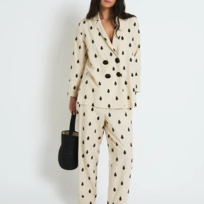 TRAJE ARISTO BORDADO BEIGE SHOPIE+LUCIE